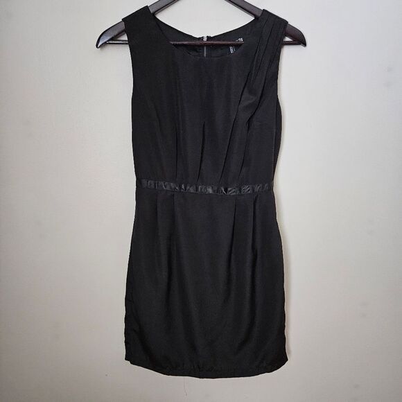 Forever 21 Dress Mini Little Black LBD Belted Sleeveless Cocktail Neutral - Picture 1 of 8
